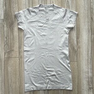 Lululemon Swiftly Short Sleeve Shirt - Size 6